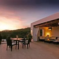 Hotel Rural & Spa Can Curreu: Sant Carles de Peralta'da bir otel