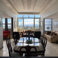 In the Heart of it All! Two-Bedroom Penthouse in Guaynabo, hotel i San Juan