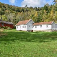 Beautiful Home In Lyngdal With 5 Bedrooms And Wifi