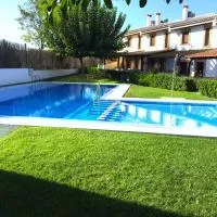 Vistaluque - Casa Adosada de 3 habitaciones con Piscina y Pista de Padel, hotel a Luque
