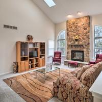 Blue Mtn Lake Family House, Steps to Beach!, hotel near Stroudsburg-Pocono Airport - ESP, East Stroudsburg