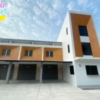 นั่งเล่นกันไหม รีสอร์ท SHA Plus, khách sạn ở Chon Buri