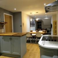 Luxury Town Apartment with Terrace, hotel in West Kirby