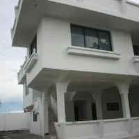 Yaya's House, готель у місті Posorja