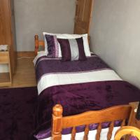 SINGLE ROOM WITH EN-SUITE and USE OF KITCHEN, hotel in Tonbridge