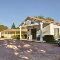 Logis Hôtel Val de Vienne, hotel u gradu Le Vigeant
