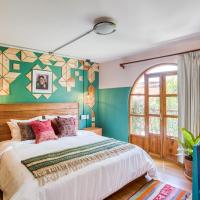 a bedroom with a bed and green walls at Selina Huaraz