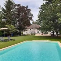 le domaine du chaffard، فندق في ليه أفينيير
