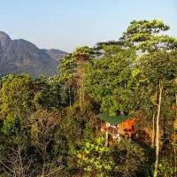 Tree Houses by Jungle River, hotel di Ginigathena
