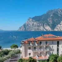 Hotel Baia Azzurra - Lake Front, hotel sa Nago-Torbole