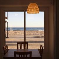 AT076 Planta baja en 1ra l&iacute;nea del paseo mar&iacute;timo, hotel in Torredembarra