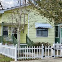 Adorable Bungalow steps to Downtown and the Beach!!