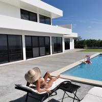 Ocean Breeze Cove - Luxury Retreat, hotel in Pedasí Town