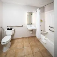 Holiday Inn Express & Suites Bellevue -Omaha Area- by IHG, hotelli kohteessa Bellevue