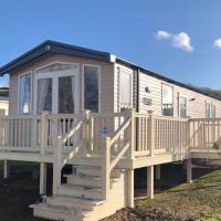 3 bed presitage caravan Doniford Bay, hotel in Watchet