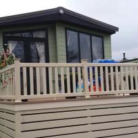 2 Bedrooms & Double Sofa bed Deluxe Superior Holiday Home, hotel in Gisburn