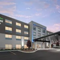 Holiday Inn Express & Suites - Elkhorn - Lake Geneva Area by IHG، فندق في Elkhorn