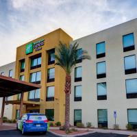 Holiday Inn Express & Suites - Phoenix North - Scottsdale, an IHG Hotel, хотел в района на Desert View, Финикс