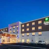 Holiday Inn Express & Suites - Medford by IHG، فندق في ميدفورد