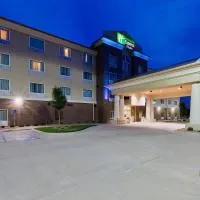 Holiday Inn Express Hotel & Suites Salina by IHG, хотел в Салина