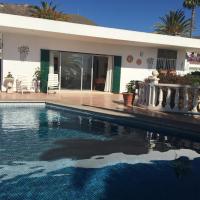 Detached villa, private pool only 10 minutes to beaches