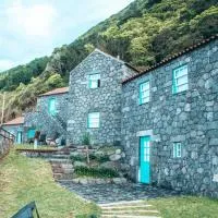 Abrigo da Cascata - Casas de Campo - São Jorge, hotel u gradu Calheta