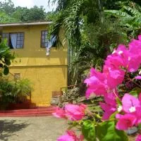 La Familia Guest House and Natural Farm, Hotel in Port Antonio