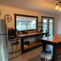 Sunrise Cabin secluded beach front accommodation, hotel di Sandspit