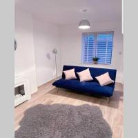 Stylish 3 Bed House + Free Parking + Great Location
