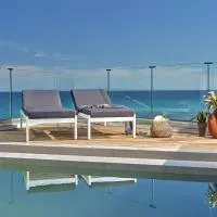 Oceanis Luxury Suites with Private Heated Pools and Sea View, hotel u gradu Kypseli