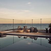 Oceanis Luxury Suites, hotel in Kipseli