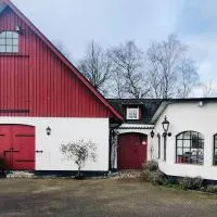 Stort rymligt boende med två sovrum och pentry i lantlig miljö, hotel Höllvikenben