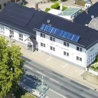 Hotel am Rosenplatz,24 Stunden Check in, Küche, kostenfreie Parkplätze, hotel in Brechtorf