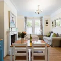 Bikki Apartments - 2 Bed - Free Parking - Own Entrance – hotel w mieście Harrow