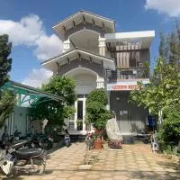 Viesnīca QUEEN HOTEL Khách sạn QUEEN pilsētā Ngọc Tĩnh