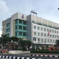 Daima Hotel Padang, hotel in Padang