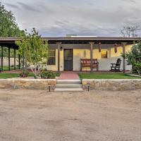 Charming Couples Casita, Walk to Old Mesilla Plaza、ラスクルーセスにあるLas Cruces International - LRUの周辺ホテル