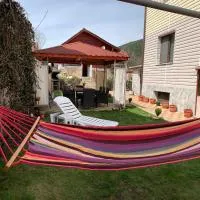 Sunny House, hotel din Madzhare
