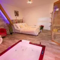 Romantický wellness suite hotel Heinz, hótel í Dobříš