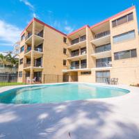 Golden Shores Unit 1 21 Landsborough Parade, hotel in Golden Beach, Caloundra