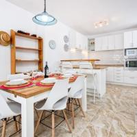 Cabopino Apartment Sleeps 4 Pool Air Con WiFi