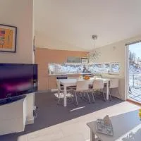 Three-Bedroom Apartment, hótel í Tjørhom