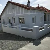 Villa Proche Mer St Martin de BREHAL, hotel em Bréhal