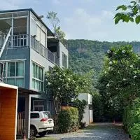 1st House of Happiness at Khao Yai 1-4 bed open 1 bedroom for each 2 adults, hotel v destinaci Pak Chong