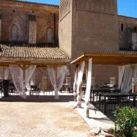 Casa Rural Apartamentos La Fonda, hotel em Aniñon