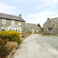 Bwthyn Ael Y Bryn, hotel in Dolbenmaen