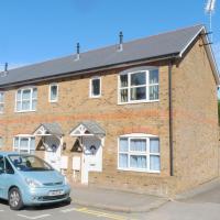Friars Walk, 2 bedroom houses with fast Wi-Fi and private parking, hotel in Sittingbourne