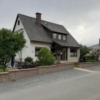 Familienfreundliche Ferienwohnung auf dem Lande Monteur Wohnung, hotel in Hessisch Oldendorf