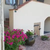 Chez Francine La Chenevière、Saint-Rémy-de-Chargnatのホテル