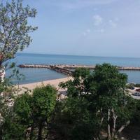 Ваканционни къщи'На брега' Holiday houses ON THE COAST, hotel i Varna